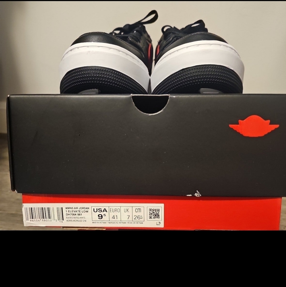 Womens sneakers